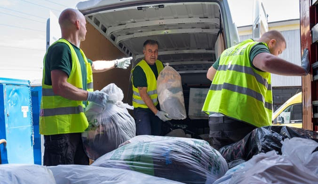 Bald sollen nicht mehr nur tragbare Kleider gesammelt werden. Tell-Tex plant eine Anlage für das Recyceln von Textilien.