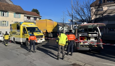 Sechsjähriger nach Zusammenstoss mit Lastwagen gestorben