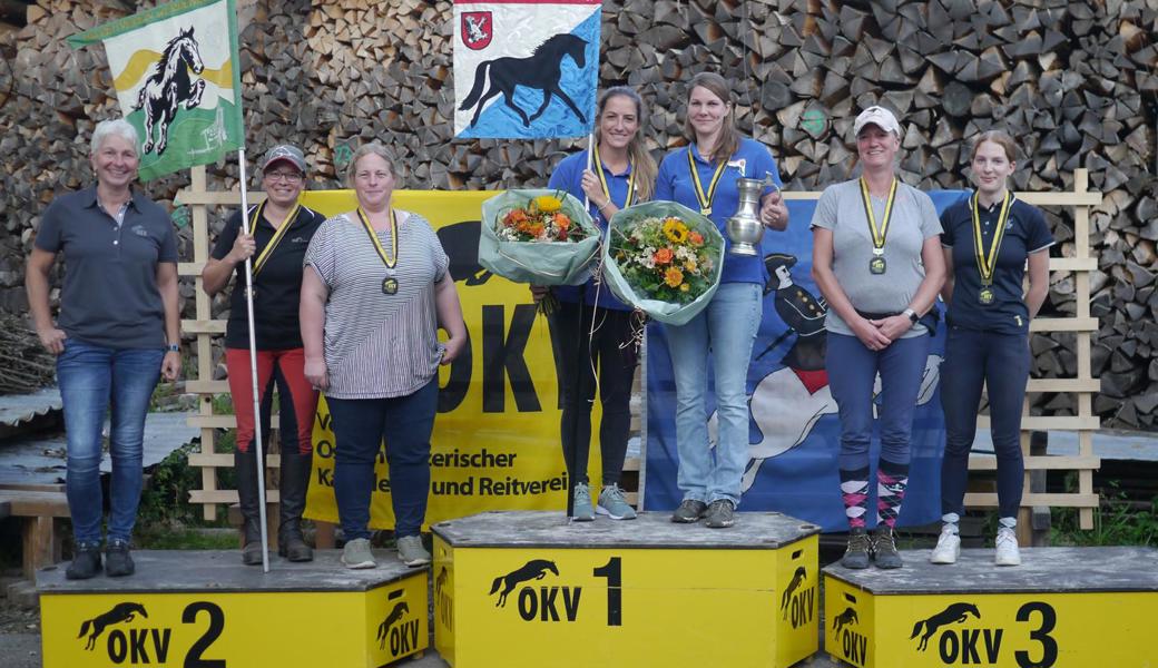 Corinne Hanselmann (2. v. l.) und Barbara Rodigari (3. v. l.) vom RV Werdenberg gewannen Silber.  