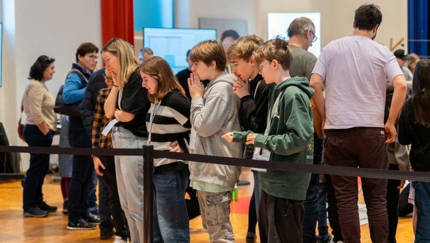 Das Publikum fieberte mit bis zum Schluss und motivierten die Teams vor Ort.