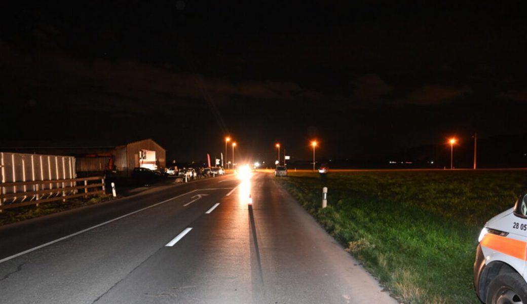  Auf der Oberrietstrasse wurde ein Mann von einem Auto erfasst und leicht verletzt. 