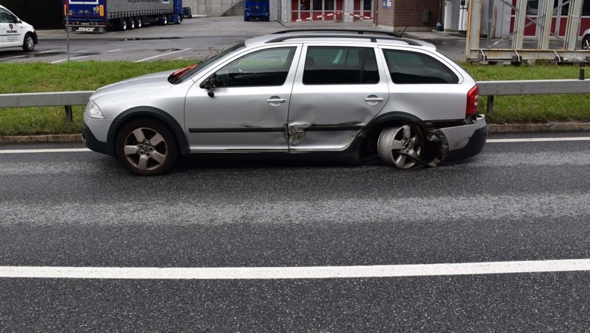  Die Strasse musste nach dem Unfall für längere Zeit gesperrt werden.