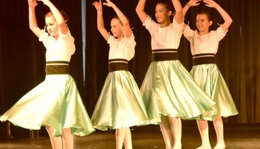 Ballettschule präsentierte unter der Leitung von Beatrice und Noemi Düsel ersten Auftritt