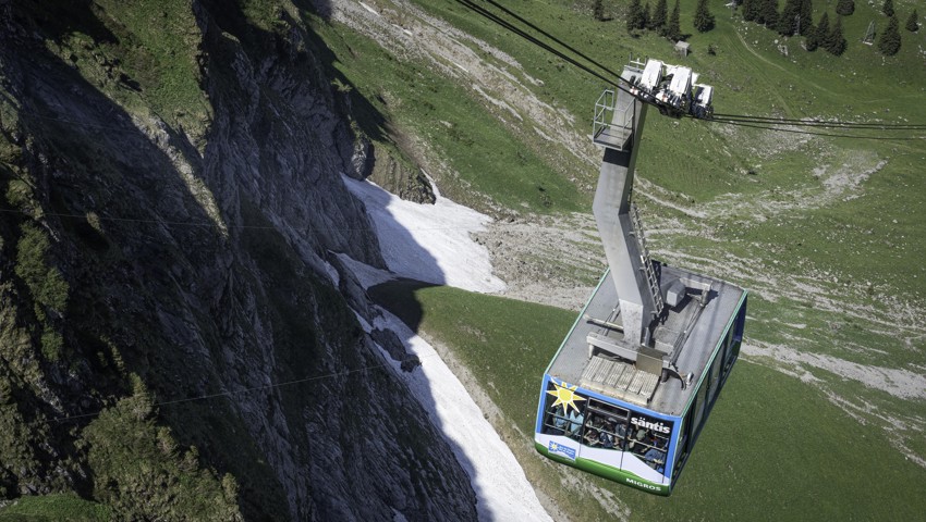 Die Luftseilbahn transportiert bis zu 85 Personen auf den Säntis.