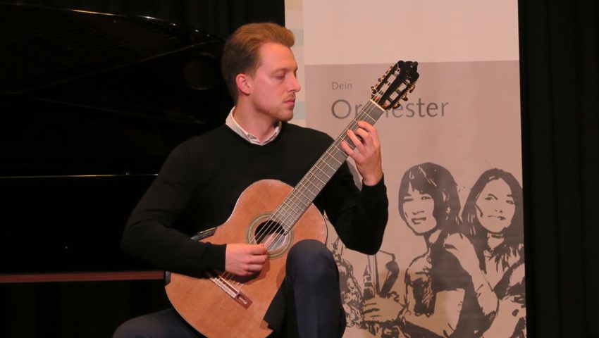  Florian Burtscher spielte klassische Gitarre. 