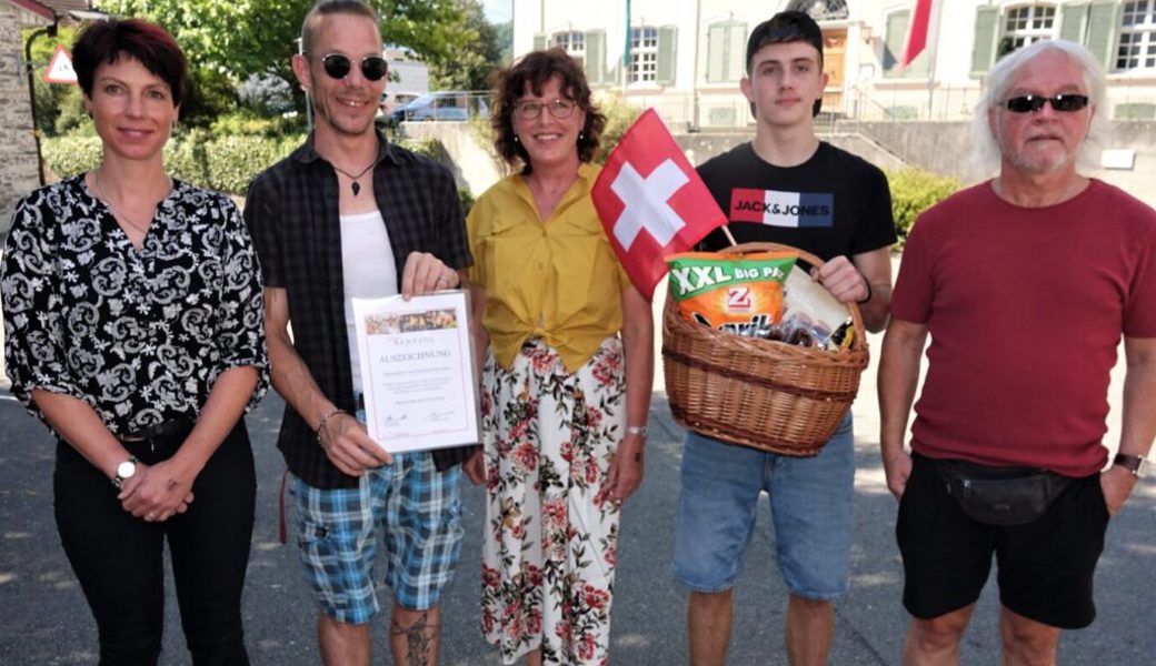  Preisübergabe an das Waldbad-Team (von links): Karin Galbier, Präsident Fritz Gabathuler, Laudatorin Vreni Kruse, Joel Galbier und Markus Toldo.Bilder: Hanspeter Thurnherr