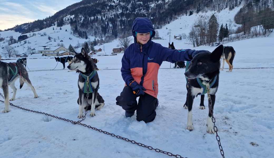 Überglücklich: Für Lena hat sich mit der Schlittenfahrt mit den Huskys ein lang gehegter Wunsch erfüllt.