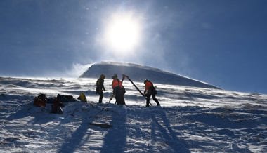 In Karstloch gestürzt: Ein 38-Jähriger stirbt auf einer Schneeschuhwanderung