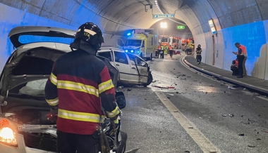 Zwei Tote bei schwerem Unfall im Tunnel der Umfahrung Bazenheid