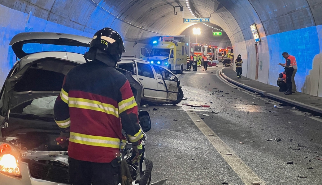 Zwei Tote bei schwerem Unfall im Tunnel der Umfahrung Bazenheid