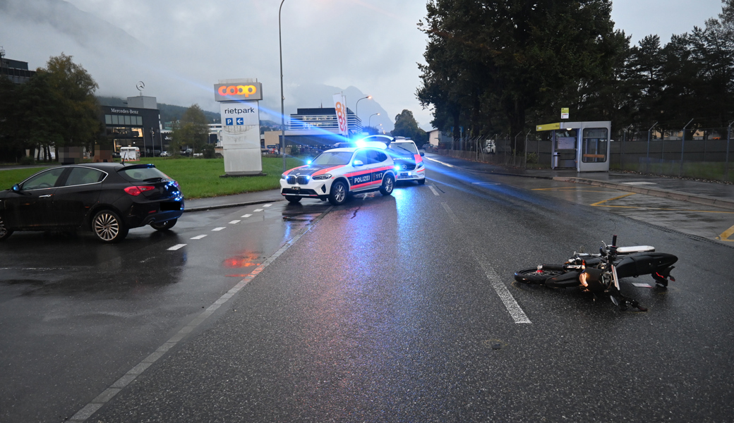 Der Unfall ereignete sich beim Abbiegemanöver eines Autos.