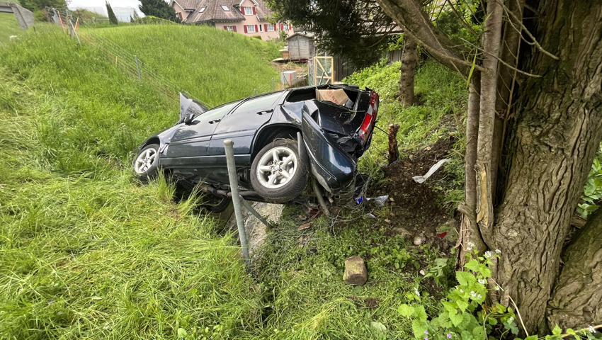 Total beschädigt kam das Auto zum Stillstand.