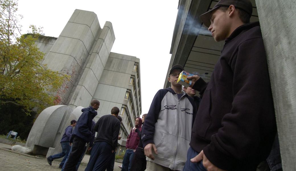 Rauchende Schüler auf dem Pausenplatz: Die Präventionsfachleute von der Lungenliga St. Gallen-Appenzell halten an Schulen regelmässig den Workshop «Dem Tabak auf der Spur» ab.  