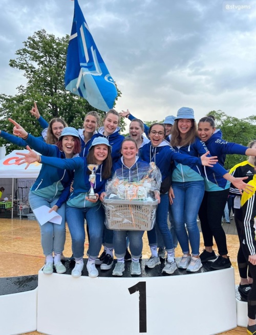 Die Freude über Rang eins in der Team Aerobic ist gross.