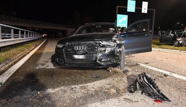 Unfall auf der A13 bei Au fordert zwei Verletzte: Die Kantonspolizei sucht Zeugen