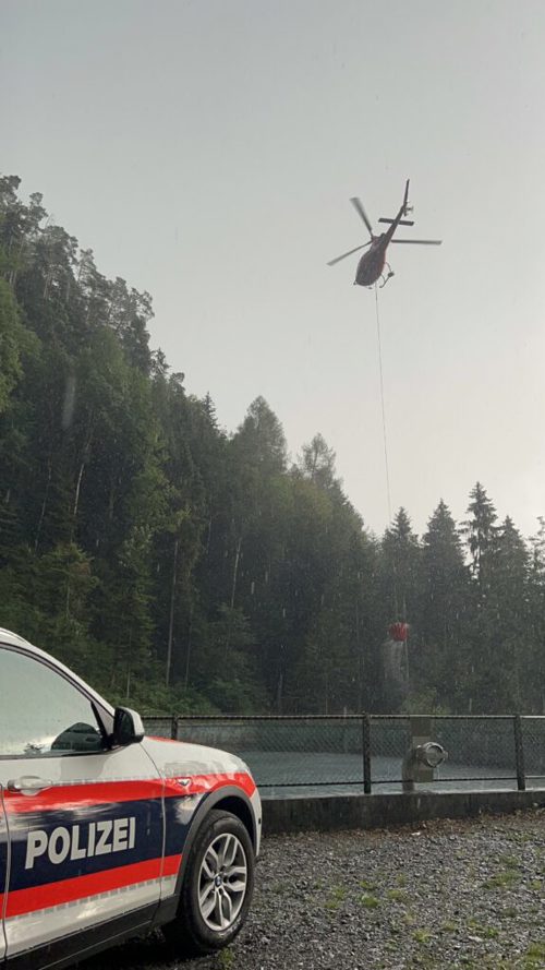  Nebst der Landespolizei standen die Feuerwehr Vaduz, die Bergrettung Liechtenstein, die Luftrettung AP3 sowie ein Löschhelikopter der Swiss Helicopter im Einsatz. 