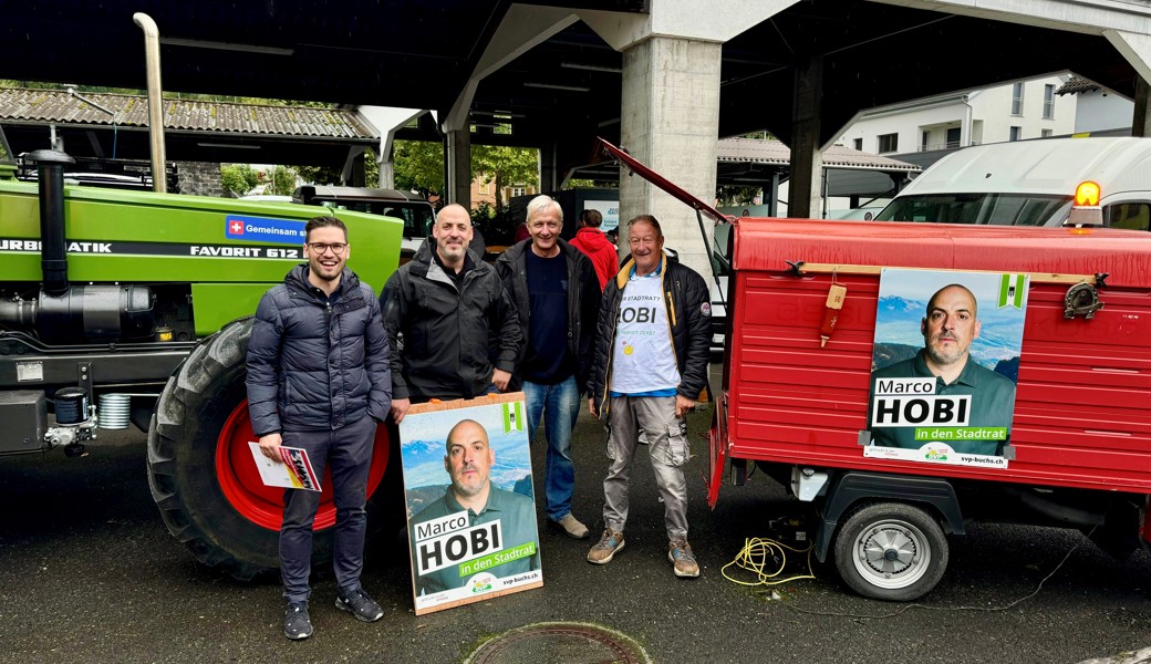 Marco Hobi (Zweiter von links) stellte sich den Bürgerinnen und Bürgern vor.