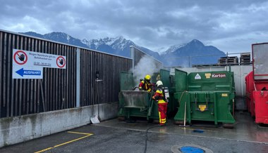 In Abfallmulde am Bahnweg Süd hat es gebrannt