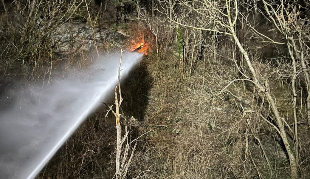  30 Angehörige der Feuerwehr standen in Weite im Einsatz. 