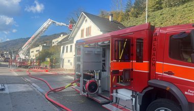 Leerstehendes Haus in Brand – Polizei vermutet Brandstiftung