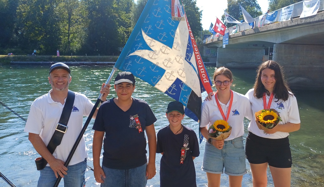 Fähnrich Thomas Ravelli, Rafael Sturzenegger, Adrian Hofmänner, Iris Schefer und Silvana Keller (von links).