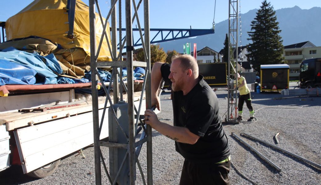 Präzision und Muskelkraft: «Zirkus fängt immer mit einer Baustelle an»