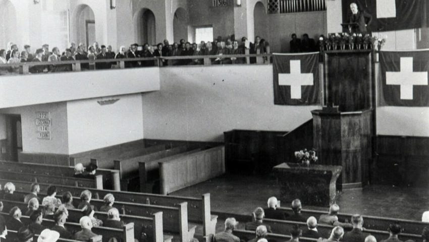  Bundesrat Walter Stampfli (rechts oben) sprach am Buchser Volkstag vom 1. Juni vor viel Volk in der Kirche. Bilder: Archiv Hansruedi Rohrer