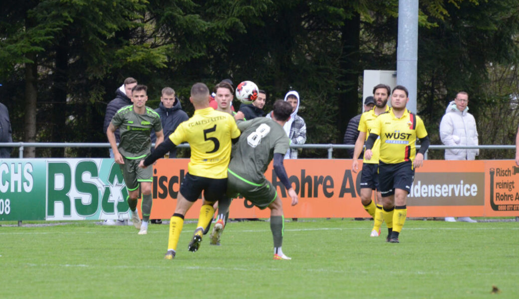  Trotz zahlreicher Abschlussversuche musste der FC Buchs als Verlierer vom Platz. Bilder: Thomas Schwizer