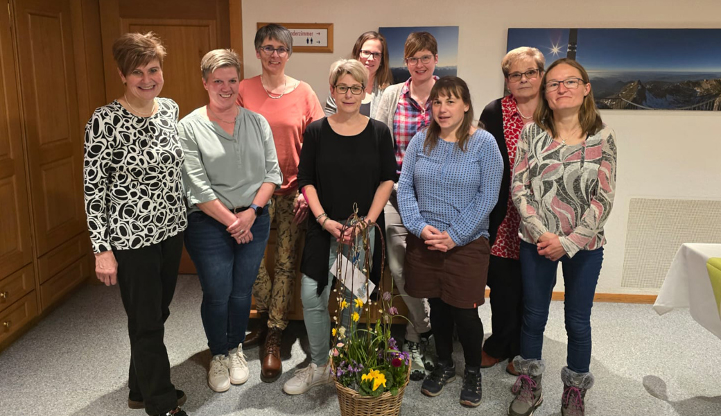 Alter und neuer Vorstand vereint: Ruth Huber, Karin Jäggi, Elsbeth Bollhalder, Rosmarie Hofstetter, Fabienne Frei, Sonja Küng, Luisa Dürr, Rosmarie Abderhalden und Andrea Bösch (von links).