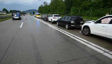 Auffahrkollision auf der A13 mit vier beteiligten Autos