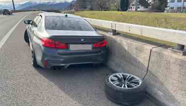 26-Jähriger ohne Führerschein baut Selbstunfall auf Autobahn