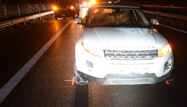 Auffahrkollision auf A13 bei Zizers: Lieferwagen kollidiert mit langsam fahrendem Auto