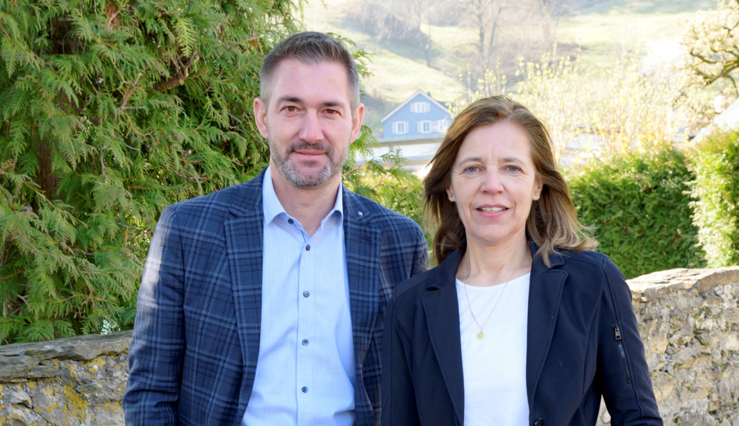 Co-Präsident Jörg Tanner mit der neuen Co-Präsidentin Theres Aschwanden.