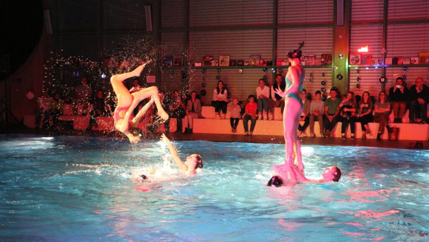  Mit ihren Akro-Elementen – unverzichtbar im Spitzensport des Synchronschwimmens – vermochten die Flöserinnen an der Gala ihr Publikum immer wieder zu verzücken. 