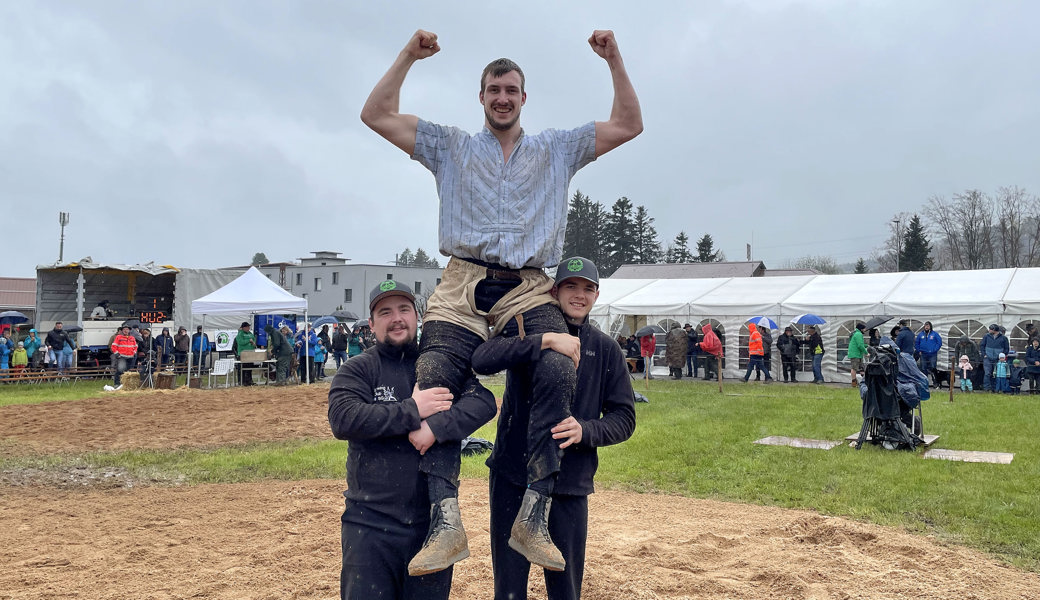 Damian Ott (im Bild) gewann das Toggenburger Verbandsschwingfest, der Grabserberger Christian Gasenzer war der beste Schwinger aus der Region.