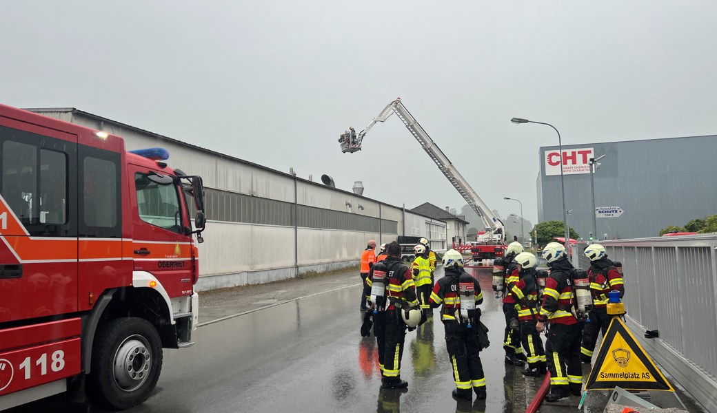 Die aufgebotene Feuerwehr konnten den Brand löschen.