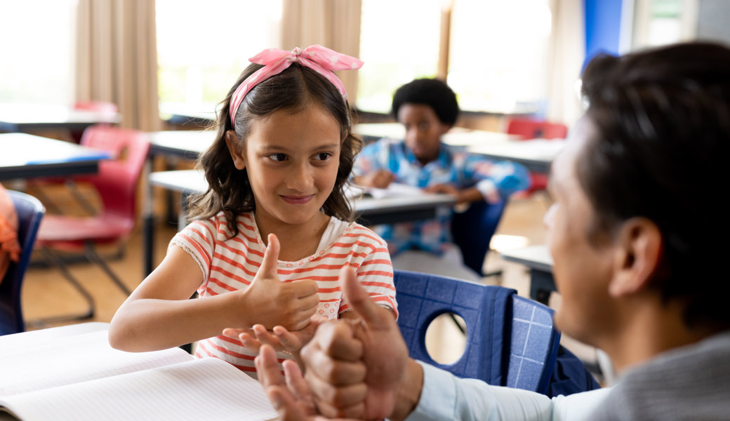 Wollen Eltern ihre gehörlosen Kinder die Gebärdensprache erlernen lassen, müssen sie sie heute nach Dornbirn, Zürich oder sogar bis nach Unterentfelden im Aargau schicken.