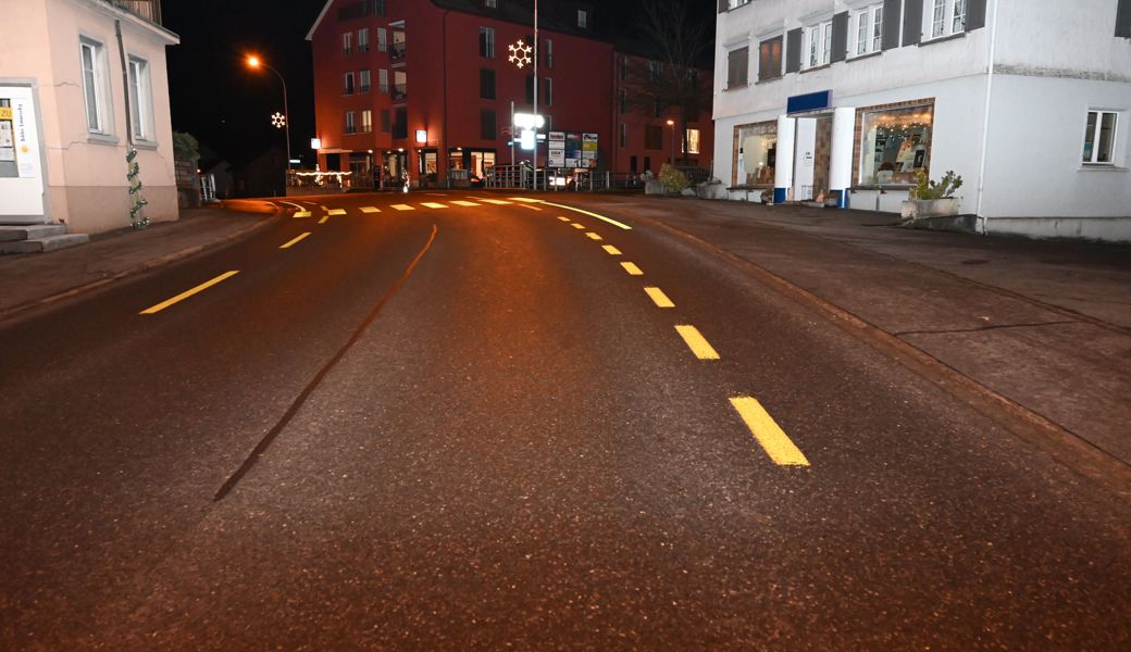 Die Passantin wollte gerade die Strasse überqueren, als sie angefahren wurde.