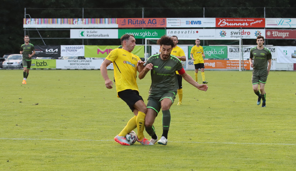 Keine Zurückhaltung: Die Zweikämpfe am Werdenberger Cup werden angenommen und mit Intensität ausgeführt.