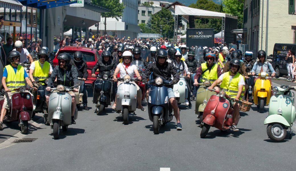 Hingucker: Ein Meer aus italienischen Kultrollern eroberte die Bahnhofstrasse