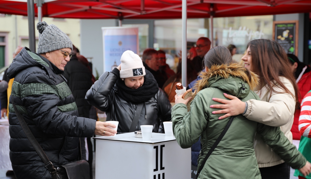 Geschenksonntag: Ein Treffpunkt des Einkaufs und der Unterhaltung