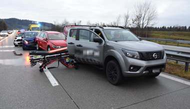 Mehrere zehntausend Franken Sachschaden bei vier Unfällen auf der A13