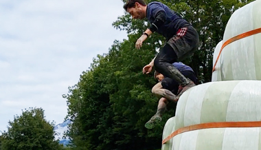 Gauschla Mud Run: Durch tiefe Schlammgruben und über hohe Siloballenberge