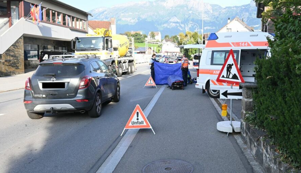 Am Freitag kam eine ältere E-Bike-Fahrerin auf der Eschner Strasse in Gamprin-Bendern zu Fall. Tags darauf erlag sie ihren schweren Verletzungen.