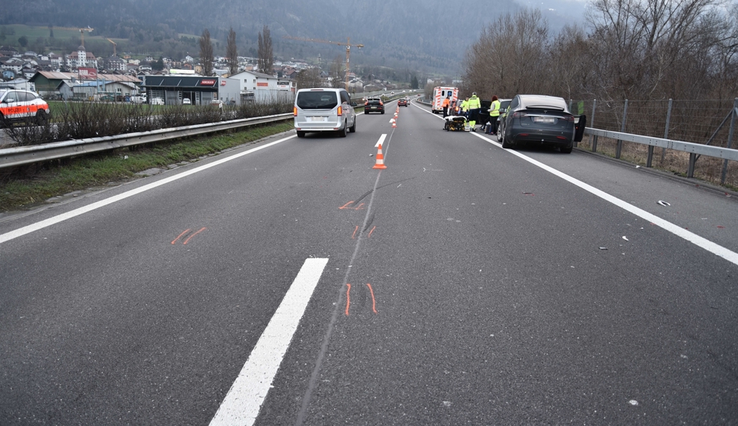 Bei einer Kollision am Montagmorgen in Zizers wurden zwei Personen verletzt.