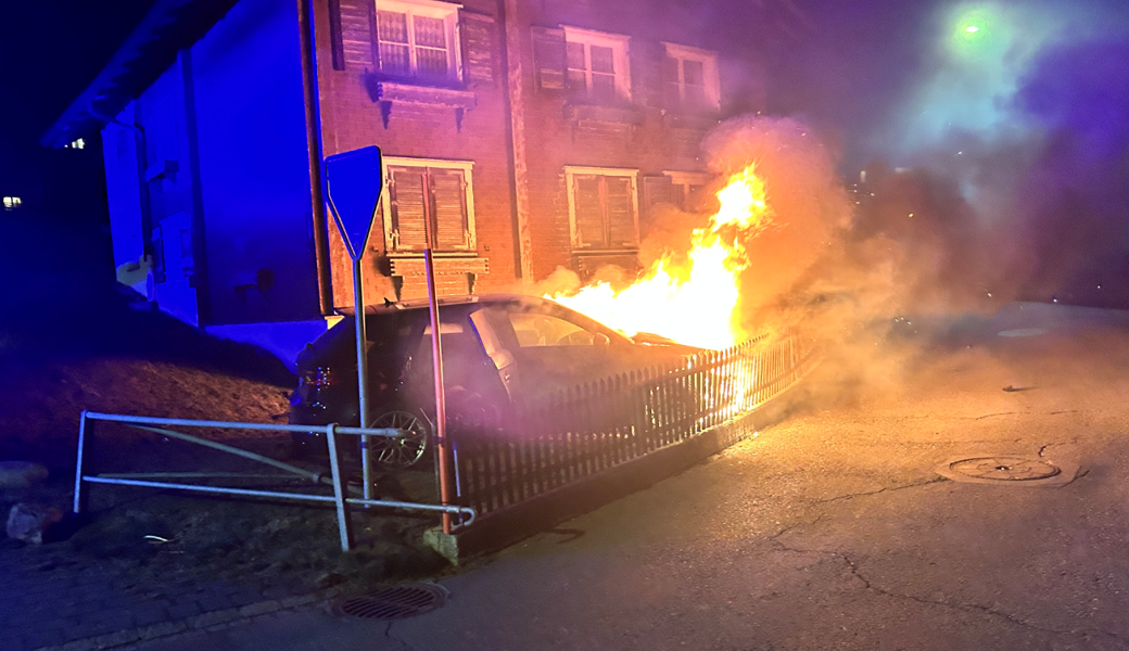 Überholt, Mauer gerammt und in Flammen aufgegangen