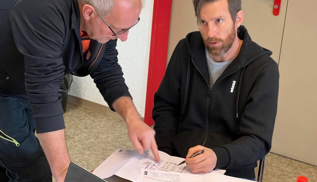  Baufachleute unter sich: Dave Engeler und Peter Bernegger suchen nach einer Lösung für das geplante Regendach. 