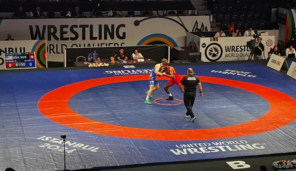 Andreas Vetsch (blaues Trikot) gewann seinen Achtelfinalkampf gegen Ellis Coleman (USA). 