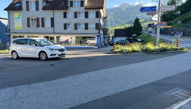 Unfall zwischen Auto und E-Bike: Velofahrer zog sich unbestimmte Verletzungen zu