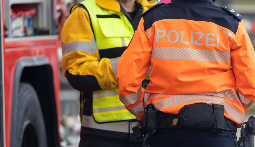 Öl entzündet sich: Küchenbrand in Mehrfamilienhaus